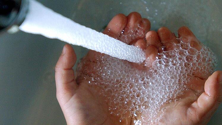 Wird das Wasser aus den Marienrother Hähnen künftig weiter aus dem Tiefbrunnen kommen oder aus der Fernwasserleitung? Foto: Patrick Pleul/dpa