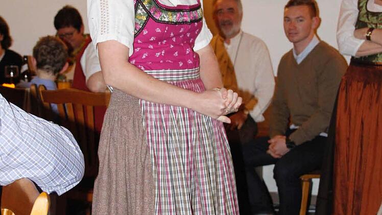 Trachtendame (Eva-Maria Hallmeyer ) von vorne .