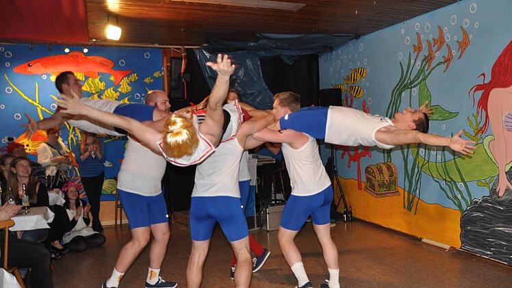 Auf der Titanic präsentierten sich die BeerStreetBoys bei "Motten taucht ab!" Foto: Petra Heurich