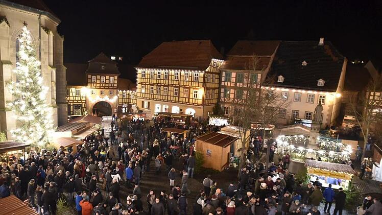 In den Abendstunden konnten wieder viele Besucher die schöne Atmosphäre des Königsberger Weihnachtsmarktes erleben.  Gerold Snater