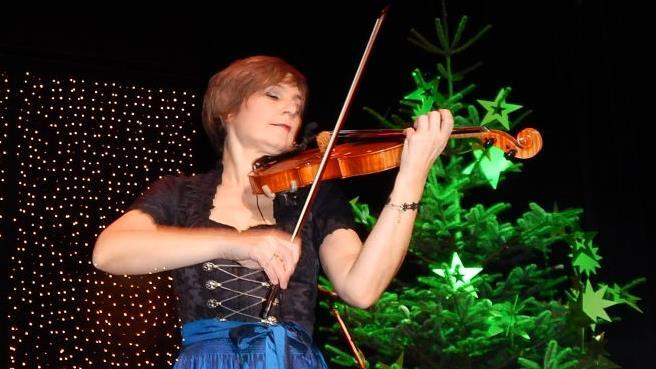 Virtuos an der Geige: Pamela Rachel. Foto: Horst Wunner