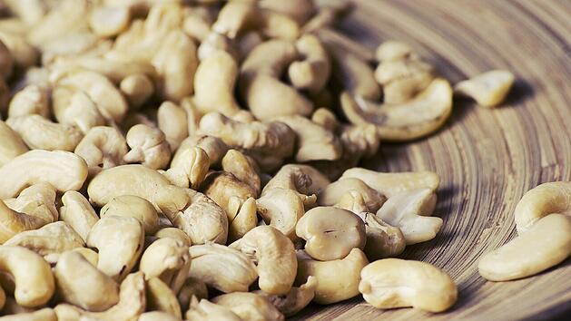 Cashewkerne zurückgerufen: In diesem bekannten Eigenmarken-Produkt kann sich Glas befinden