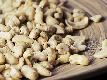 Cashewkerne zurückgerufen: In diesem bekannten Eigenmarken-Produkt kann sich Glas befinden