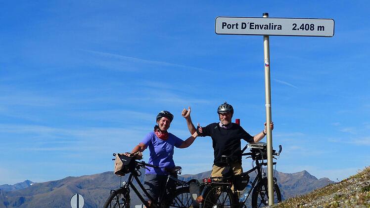 Geschafft - um auf den Pyrenäenpass Port D´Envalira zu gelangen, müssen die Wagners drei Tage lang bergauf strampeln.