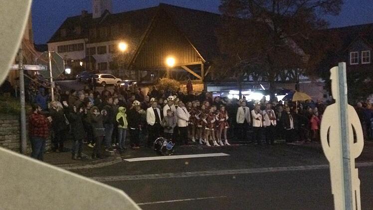 Die n&auml;rrische &Uuml;bermacht am Fu&szlig;e des Wurmerichs war gro&szlig;, und die Verteidiung nur aus Pappe. Foto: Kerstin V&auml;th