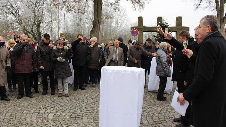 Voll Zuversicht war die Botschaft, die Pommersfeldens Bürgermeister Hans Beck (rechts mit seinen Stellvertretern Helmut Schleicher und Edgar Frischmann) am Neujahrstag an seine Bürger richtete.  Fotos: Evi Seeger