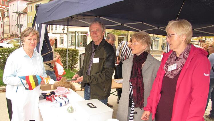 Beim  Seniorenbeirat klingelte r die Kasse. Von links: Heide Braunschmidt,  Peter Schubert, Hermine Seelig und Angelika Beilein.