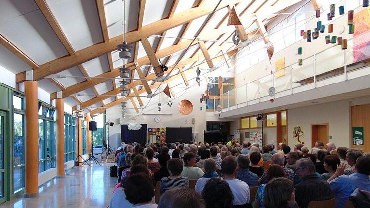 Ausgebucht Foto: Petra Malbrich