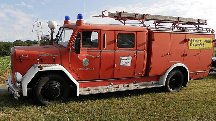 Auch ein altes Feuerwehrauto war beim Treffen zu bewundern. Foto: Fritsch