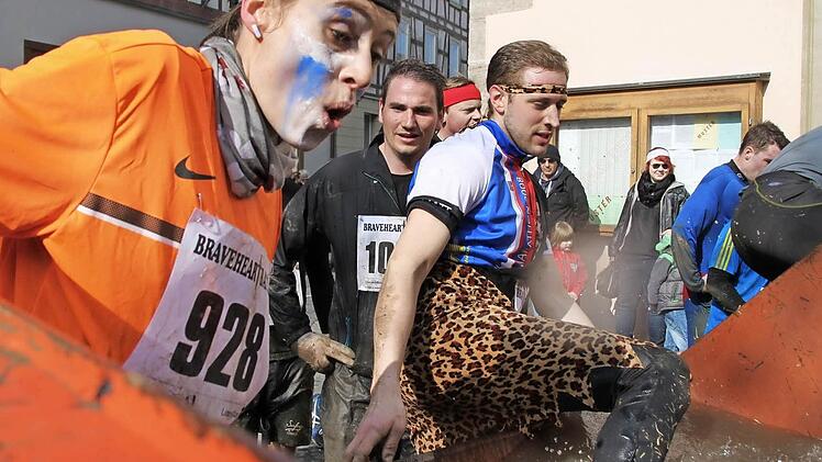 Oh, ist das Wasser kalt. Foto: Heike Beudert