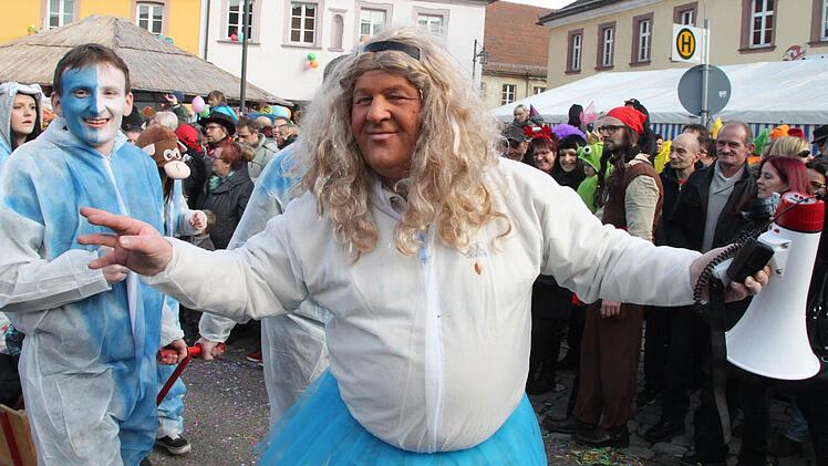 Marktplatztreiben in Stadtsteinach. Foto: Jürgen Gärtner