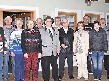 Umfangreiche Wahlen standen bei der Jahreshauptversammlung der Michelauer Schützengesellschaft auf dem Programm. Das Bild zeigt den Vorstand und die gewählten Funktionäre.  Foto: kag