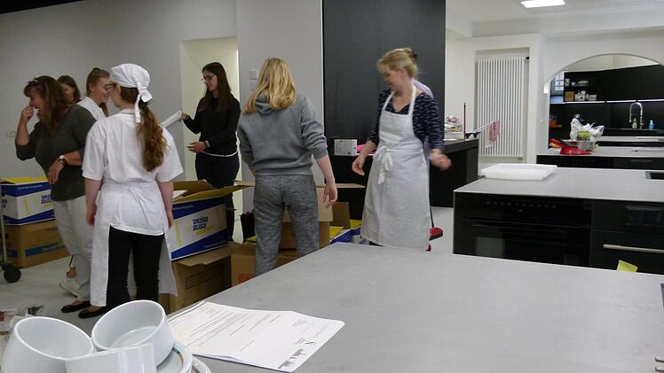 Ein Blick in die neue Küche, in der das Lernen leicht fallen dürfte  Fotos: Marion Krüger-Hundrup