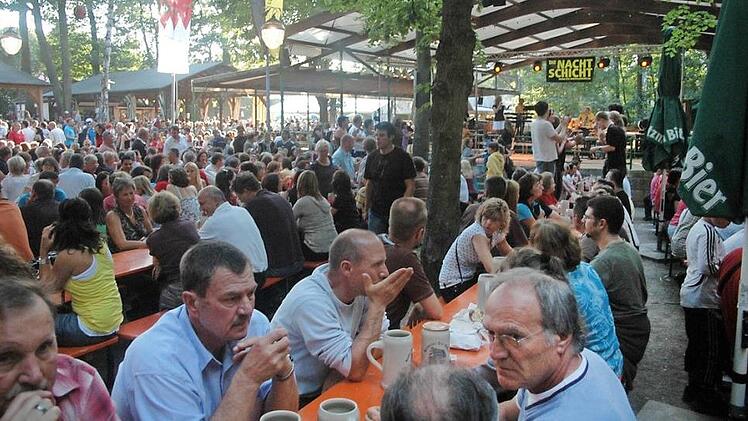 Umweltbelastungen städtischer Veranstaltungen, wie zum Beispiel der Sommerkirchweih, sollen künftig ausgeglichen werden. Foto: Archiv