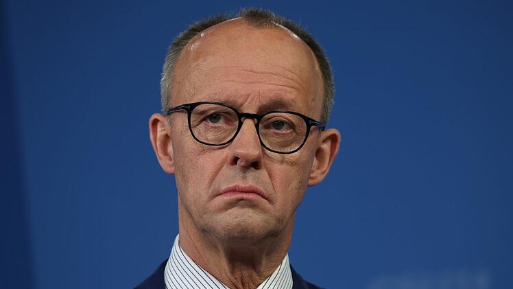 Friedrich Merz hat auf die Parodie von Stefan Raab reagiert.