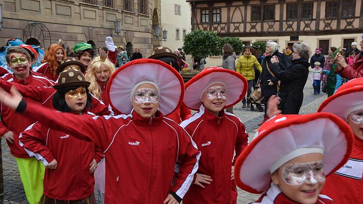 Faschingszug durch die Stadt. Foto: Peter Rauch