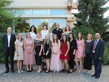 Die Jahrgangsbesten an den Berufsfachschulen für Ernährung und Versorgung, Sozialpflege und Kinderpflege wurden  von ihren Lehrern ausgezeichnet.Heike Beudert