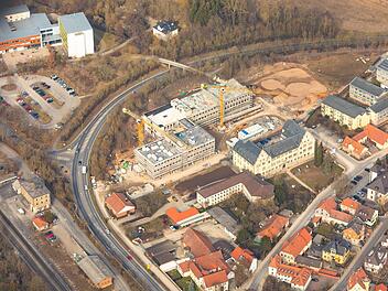 Aktueller Stand: Die Baustelle des neuen BBZ am Donnerstag, 28. Februar, aus der Luft. Foto: Ingo Bäuerlein/Franken-Air