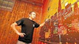 Zahllose Unterschriften auf der wand zeigen, wer alles in der Neunkirchner Hemmerleinhalle war.privat