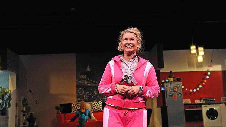 Turbulenter Theater-Spaß: Szene aus "Bin nebenan" von Ingrid Lausund in der Coburger ReithalleFoto: Andrea Kremper