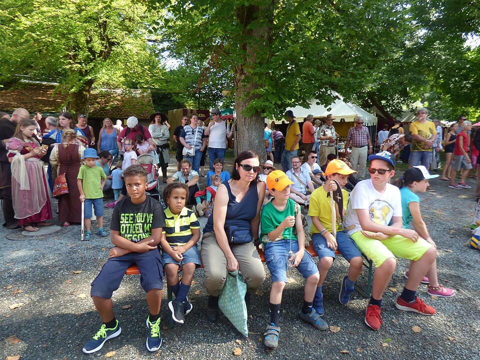 Ritterfest auf der Burg Waischenfeld: Eine große Familie