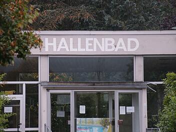 Das städtische Hallenbad von Bad Kissingen bleibt für immer geschlossen. Foto: Benedikt Borst