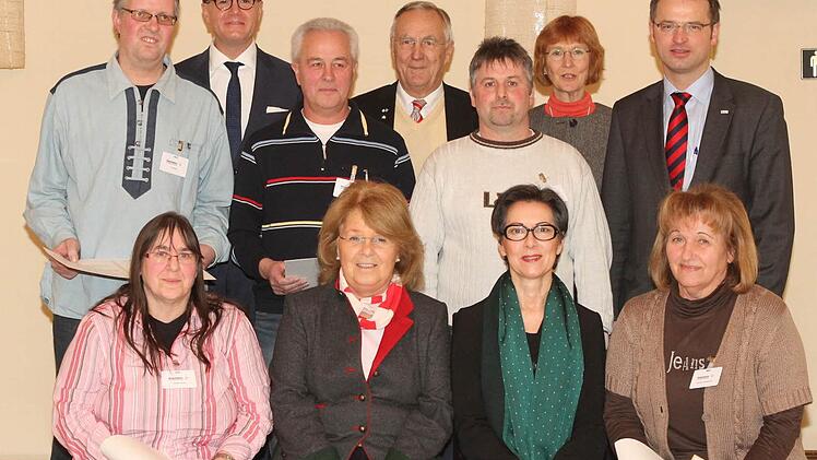 Die treuen Blutspender aus dem Landkreis mit dem Kulmbacher Kreisgeschäftsführer des BRK, Jürgen Dippold (hinten rechts). Foto: Jan Koch