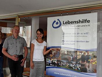 Die Lebenshilfe Coburg hat ihr Angebot um die Aufgaben des Fördervereins der integrative Schule erweitert. Die Mitarbeiter Rebecca Eckert, Sebastian Schelhorn und Katerina Arca (von links) beraten in der Rosengasse 11 in Coburg.Foto: Gabi Arnold