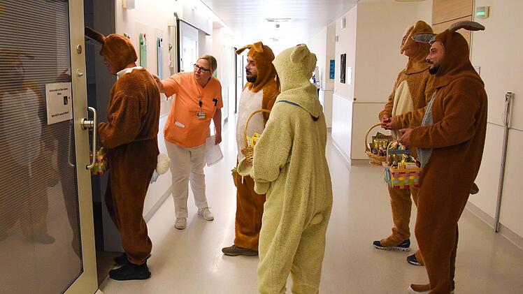 Erlangen: Osterhasen &uuml;berraschen Kinder in der Kinderklinik - zum 20. Mal