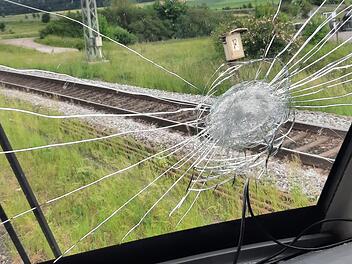 Ermittlungen nach Steinwurf auf Zug im Kreis Ansbach