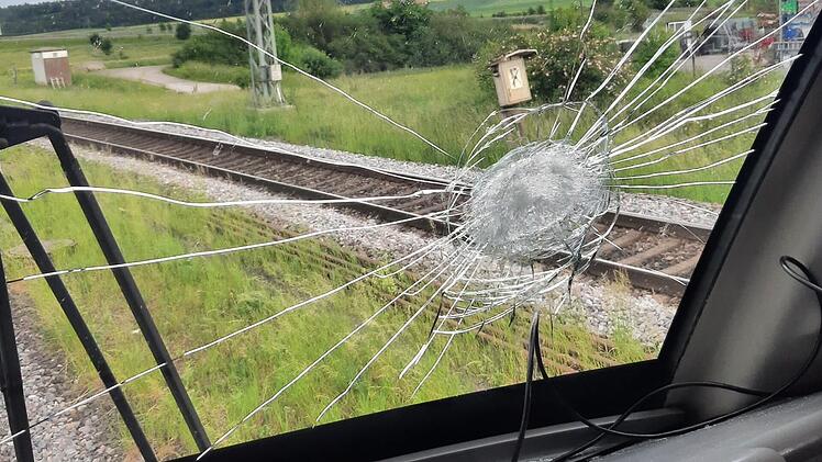 Ermittlungen nach Steinwurf auf Zug im Kreis Ansbach