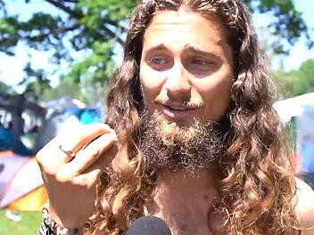 Bier-Jesus, kurz Biersus, ist bei Rock im Park 2019 erschienen. Am Samstag predigte der Heiland auf dem Festival-Gelände. Radler-Trinkern drohte er mit der Hölle. Foto: inFranken.de