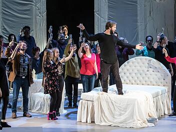 Probenszene aus der Coburger Neuinszenierung der "Fledermaus" am Landestheater.Foto: Jochen Berger