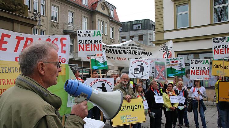 Bisher stand die Gleichstrom-Trasse Südlink im Landkreis Bad Kissingen im Fokus. Die ist zwar nicht zu verhindern, kommt aber in die Erde. Nun befürchten viele Bürger eine Mehrfach-Belastung: Süd-Link im Osten, Windräder im Süden und Masten für eine Wechselstromleitung im Westen.  Foto: Ralf Ruppert/Archiv