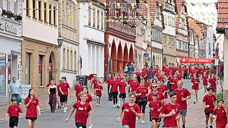 So viel Betrieb ist in Eberns Innenstadt nicht allt&auml;glich.
