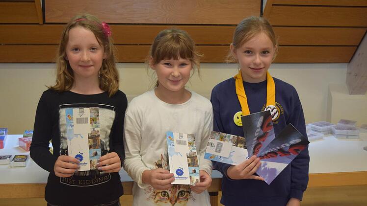 Das Team "Die Drei Musketiere" vom Pfadfinderstamm Löwe von Meissen hat den Parcours am besten absolviert: Simone (9 Jahre alt), Kimberley (10) und Lilly (10) haben Kinogutscheine und Gutscheine für das Neustadter Schwimmbad gewonnen.