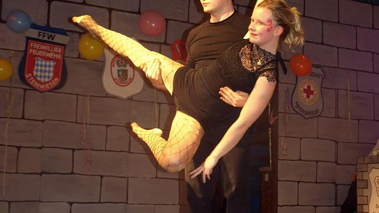 Das neue Tanzpaar mit viel Akrobatik - Elena und Florian Foto: Susanne Deuerling