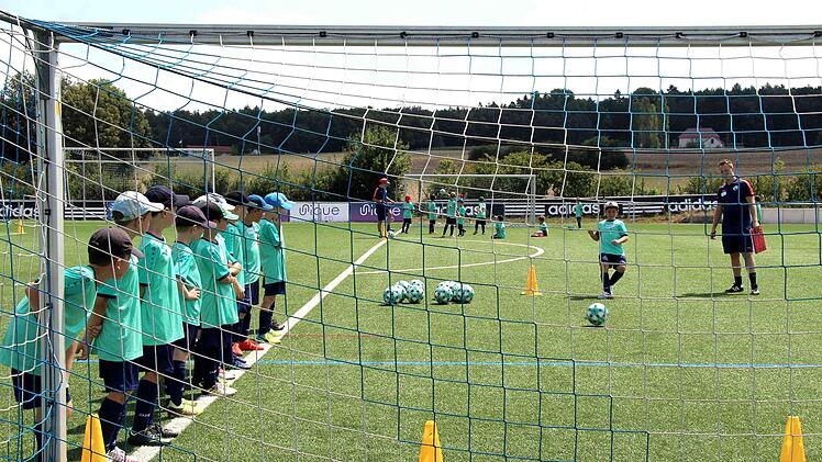 Die Kinder waren mit großer Begeisterung in Theorie und Praxis bei der Sache.   Foto: Richard Sänger