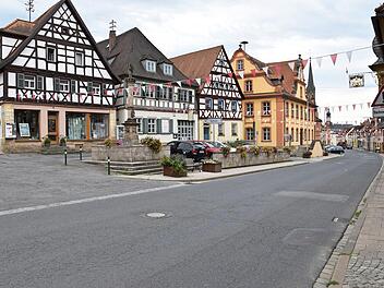 Die Visionen des integrierten st&auml;dtebaulichen Entwicklungskonzeprs f&uuml;r Sche&szlig;litz erstrecken sich auch auf das Umfeld des Marienbrunnens und des alten Rathauses.  Fotos: Udo Billen