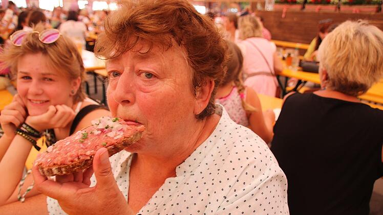 Wenn es heiß ist, schmeckt  ein Zwiebelmettbrot wunderbar.Foto: Stefanie Gleixner