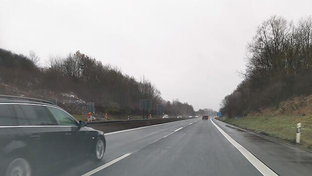 Nach Unfall auf A73 bei Forchheim mit Verletztem: Verursacherin fährt einfach weiter