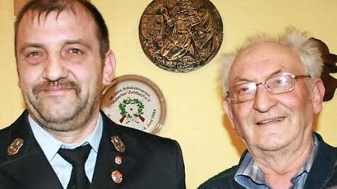 Matthias Metz (links) wurde für 30 Jahre, Anton Metz für 60 Jahre Mitgliedschaft beim Feuerwehrverein geehrt.