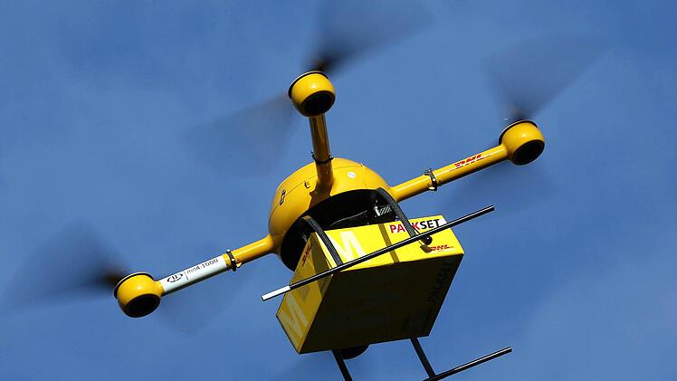 Drohnen - die Paketboten der Zukunft. Die Deutsche Post hat die fliegenden Helferlein schon mehrmals erfolgreich getestet. Foto: dpa