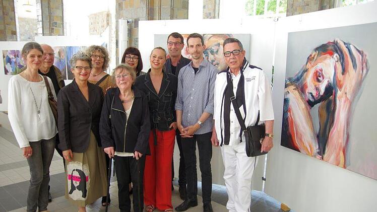 Elf Künstler der Arbeitsgemeinschaft Bildende Kunst Bad Kissingen (ART97688) präsentieren Gemälde, Foto-Collagen und Installationen, die sich auf unterschiedlichste Art mit dem Ausstellungstitel auseinandersetzen. Klaus Werner