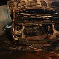 Beide Fahrzeuginsassen konnten das Auto noch verlassen. Kurz darauf stand der Wagen komplett in Flammen.  Symbolfoto: News5/Fricke