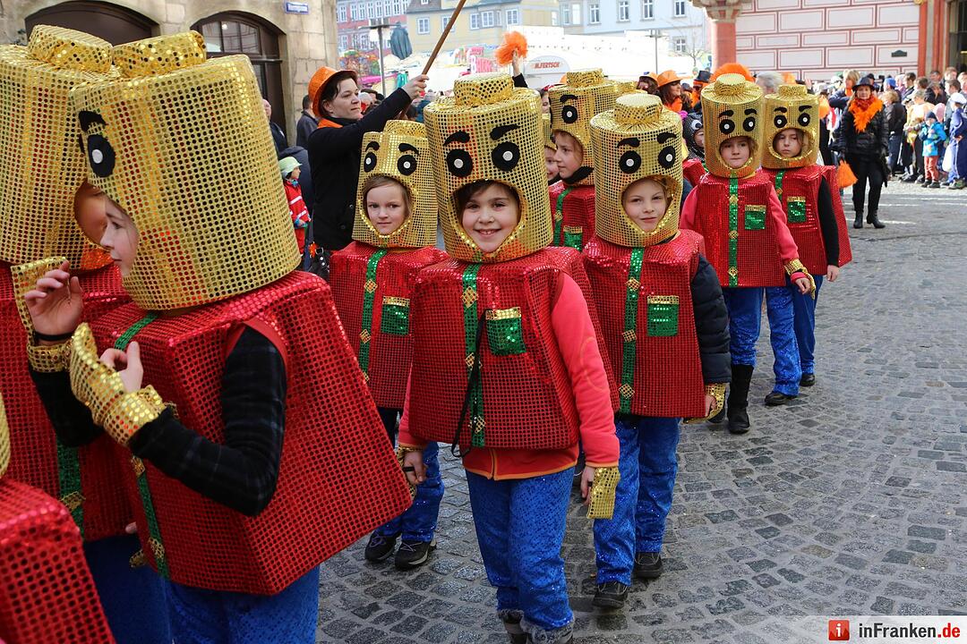 Gaudiwurm: Narren feiern in Coburg