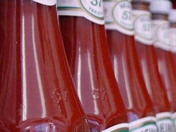 Ketchup ist an einer Hauswand in Memmelsdorf gelandet, Symbolfoto: Myung Jung Kim, dpa