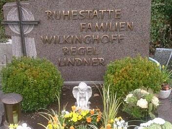 Die Ruhestätte von Denise Regel. Deren Vater ist überzeugt, dass seine Tochter noch leben könnte. Foto: privat