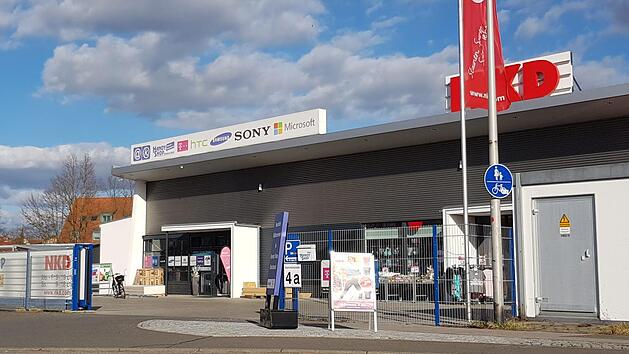 In diesen Elektronikmarkt in Ebelsbach ist bereits acht Mal eingebrochen worden. Jetzt steht ein Verd&auml;chtiger vor Gericht.  Brigitte Krause