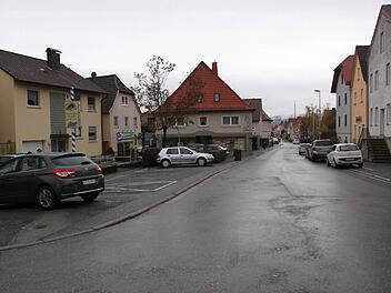 Der Abschnitt der Bahnhofstraße, der in diesem Jahr saniert werden soll - 1,7 Millionen Euro sind dafür im städtischen Haushalt veranschlagt. Foto: Matthias Einwag